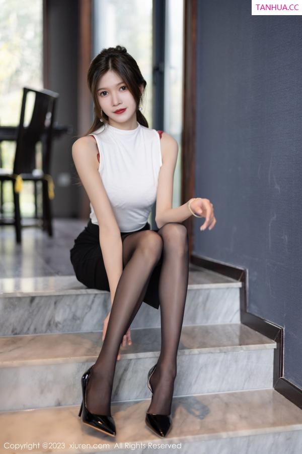 程程程  [XiuRen]高清写真图 2023.01.31 No.6194 程程程- 黑丝短裙第21张图片